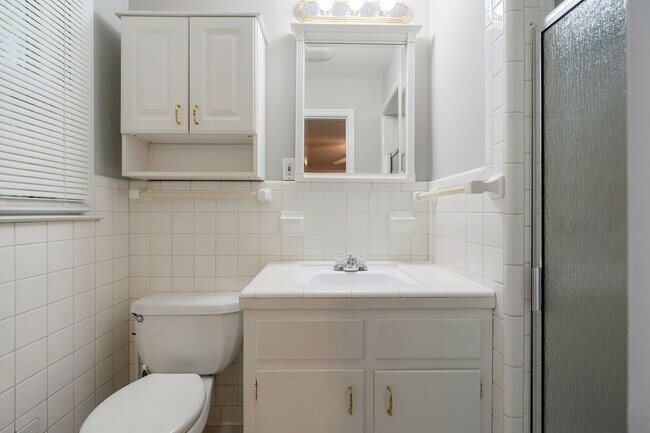 Building Photo - Chapel Hill Ranch Lakeshore community