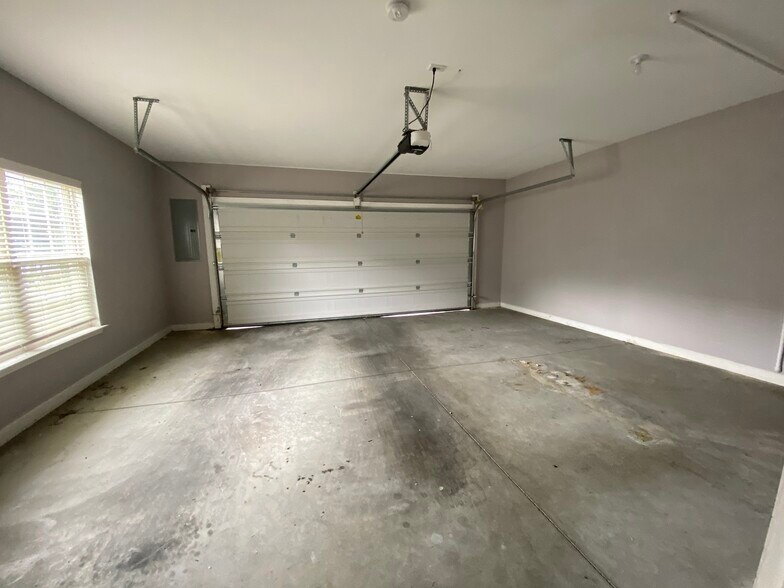 Building Photo - 122 Azalea Rdg