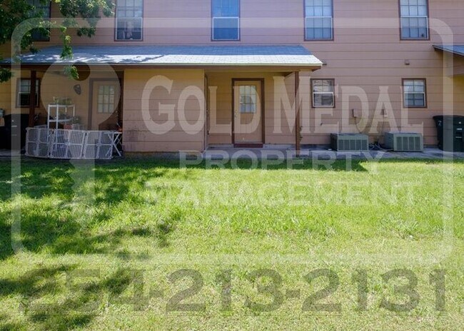 Building Photo - 1803 Cedarhill Dr