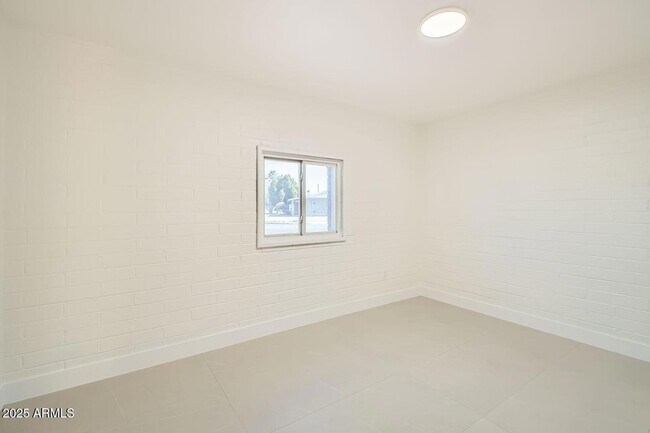 Building Photo - 726 N 78th St