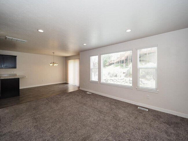 Building Photo - Draper Hillside Townhome