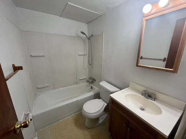 Building Photo - 410 W Mather St