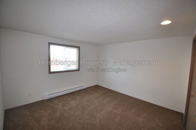 Building Photo - 8705 N Colton St