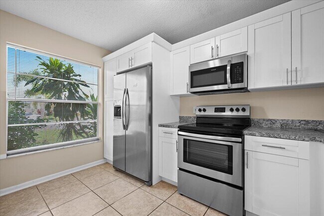 Building Photo - 144 Deerfield Ct