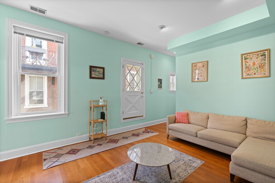 Building Photo - 1613 Green St