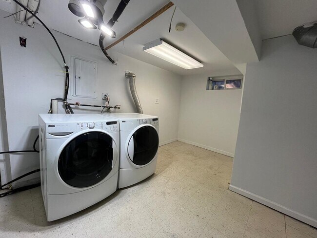 Building Photo - 1834 Illinois St