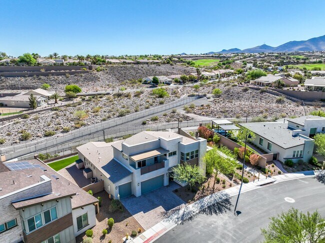 Building Photo - Luxury Living in Inspirada’s Gated Escala Community!