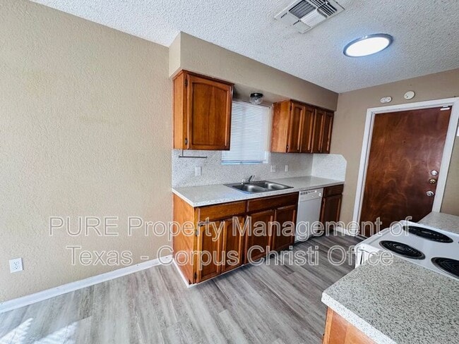 Building Photo - 862 Siskin Cir