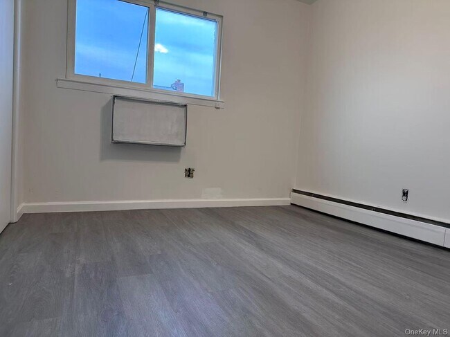 Building Photo - 81-05 149th Ave