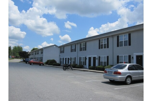Building Photo - White Oak Apartments