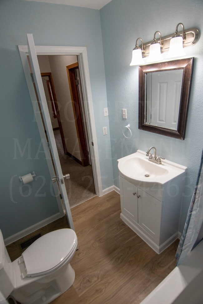 Building Photo - 3 bedroom, rental in west Coffeyville.