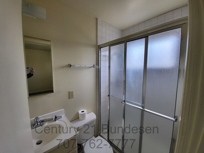 Building Photo - Clean Eastside Petaluma Home - 3BD/2BA ~132 Maria Drive