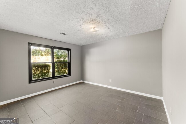 Building Photo - 59 Sloan St