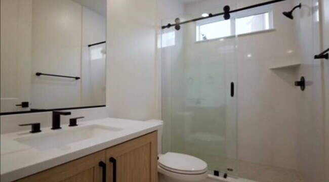 Building Photo - "Luxurious 3-Bed Oasis in Granite Bay with Elegant Finishes & Modern Comforts"