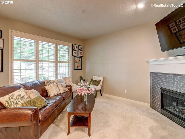 Building Photo - Amazing Location in NW Portland! Gorgeous 2 BD Townhome in Arbor Parc!