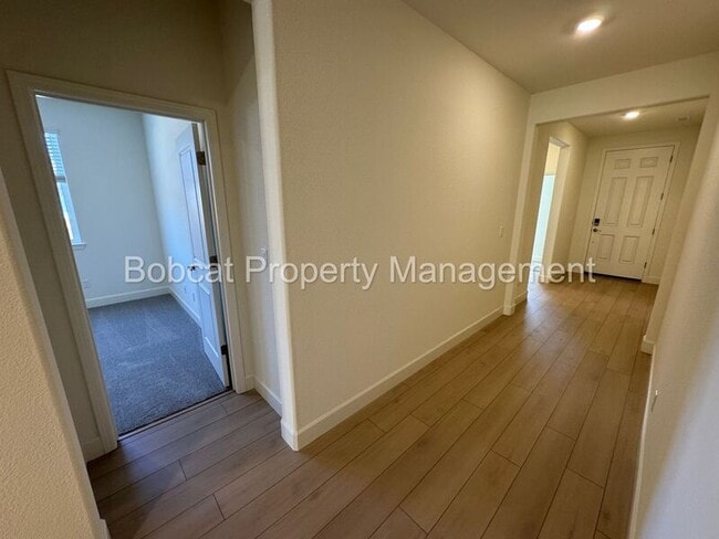 Building Photo - 1484 W Sunset Way