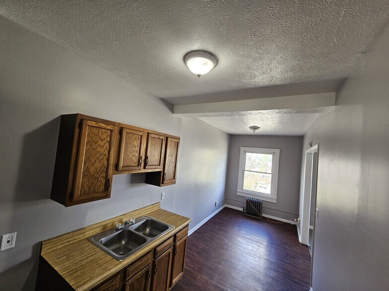 Building Photo - 392 E 147th St