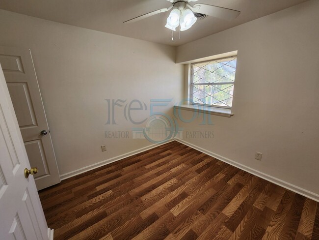 Building Photo - 29 Brookview Dr