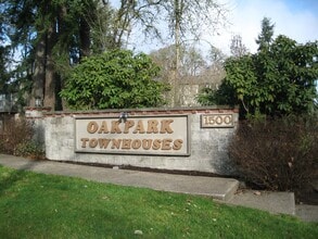 Building Photo - 2bd/2.5ba Townhome with 2 car garage - $500 Move-In Special!