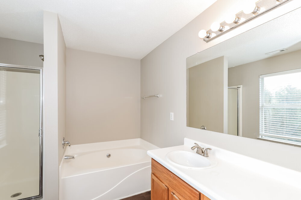 Building Photo - 1607 Thornwick Trace