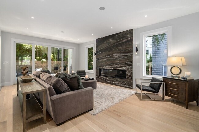 Building Photo - 89 University Rd