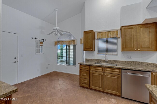 Building Photo - 8917 E Maple Dr