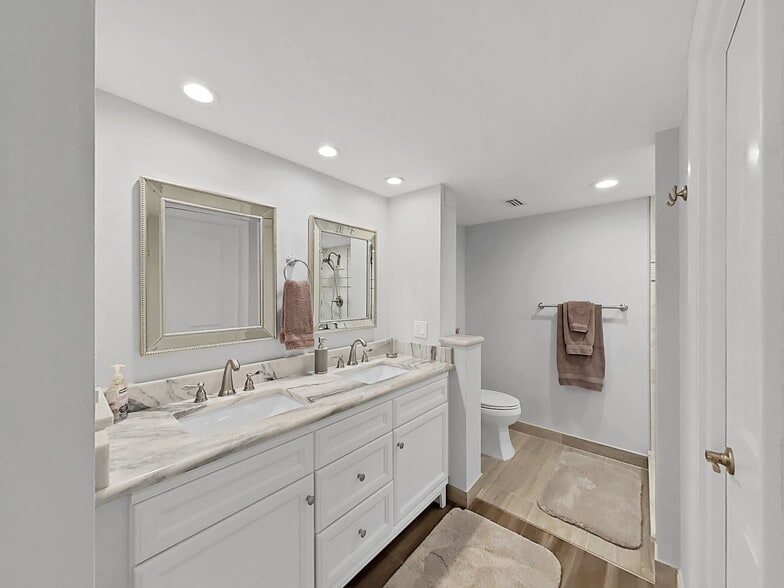 Building Photo - 2620 Cove Cay Dr