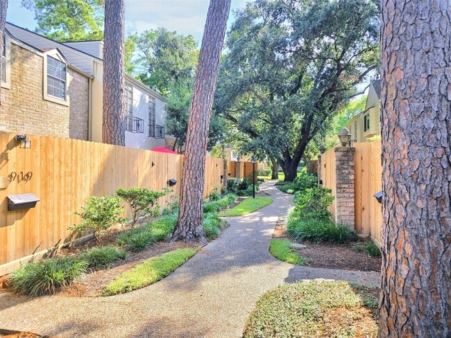 Building Photo - 933 Wax Myrtle Ln
