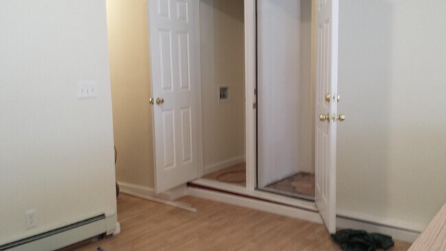 Building Photo - 231 London St