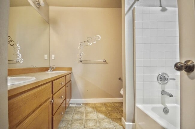 Building Photo - Elegant 4BR Murray Franklin Home in Fernwood Hills | EV Charger | Northshore Schools