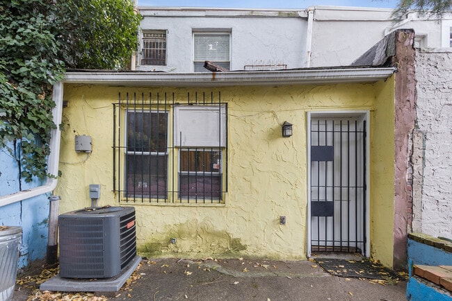 Building Photo - 2041 Pemberton St