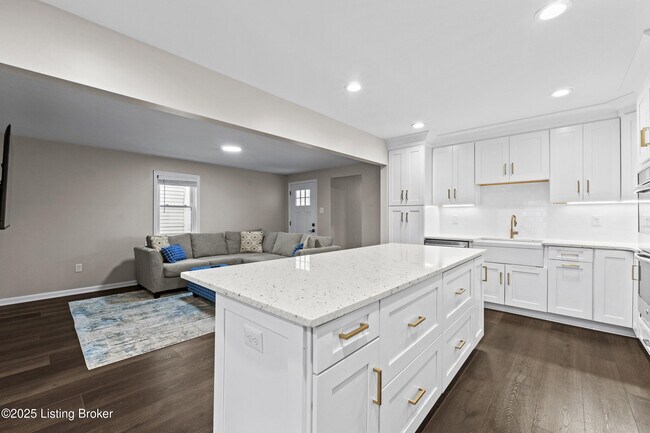 Building Photo - 1112 E Burnett Ave