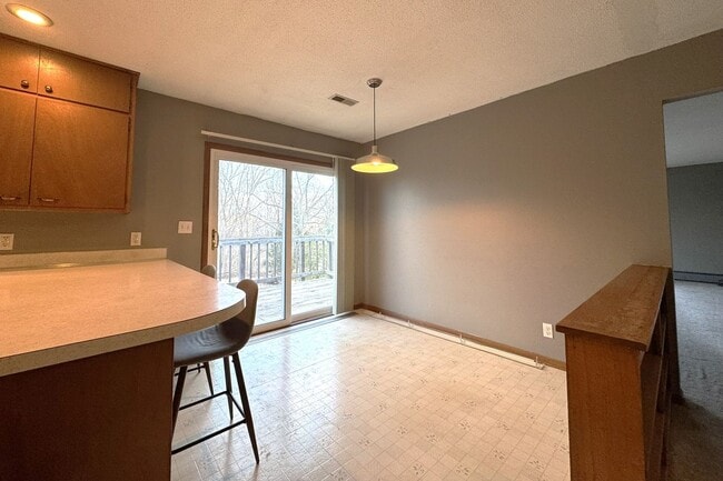 Building Photo - Dawes Drive Duplex (4014-4016)