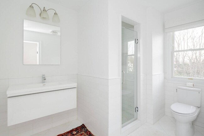 Building Photo - 15 S Hill St