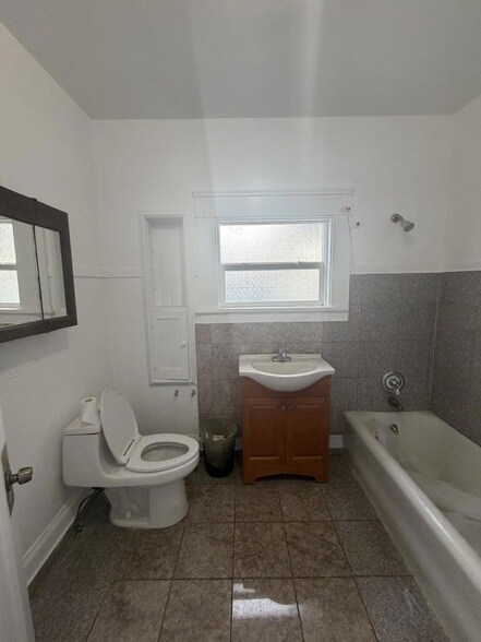 Building Photo - 2340 Alisal Rd