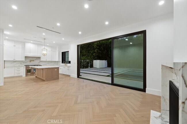Building Photo - 4539 Longridge Ave