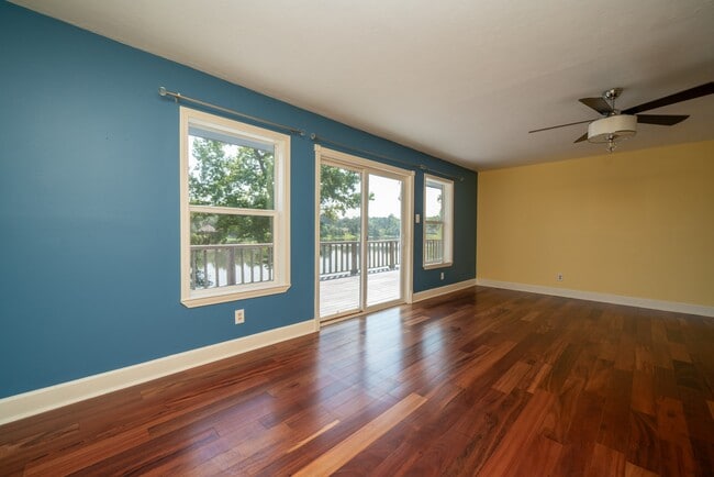 Building Photo - 830 Forest Lake W