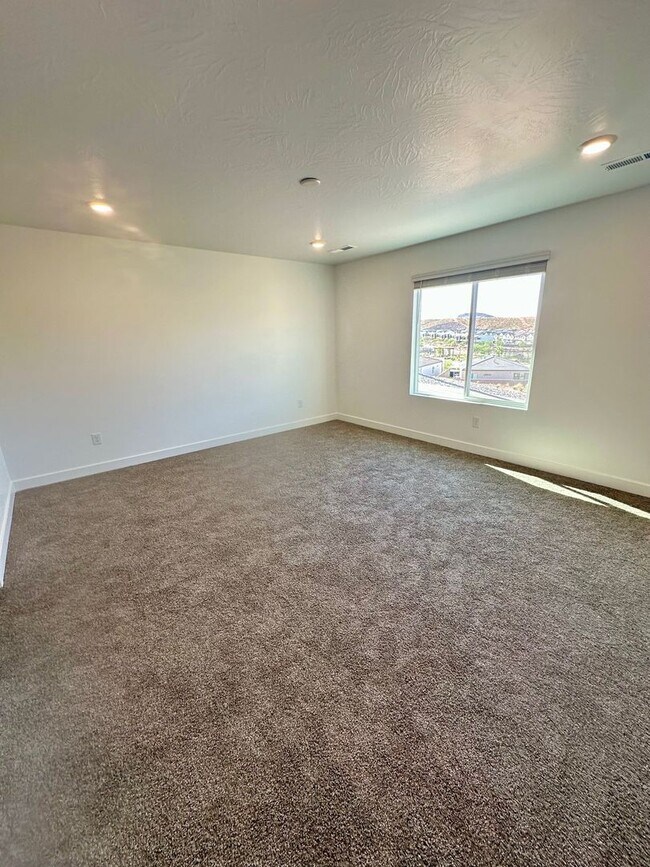 Building Photo - BRAND NEW Long Valley Home