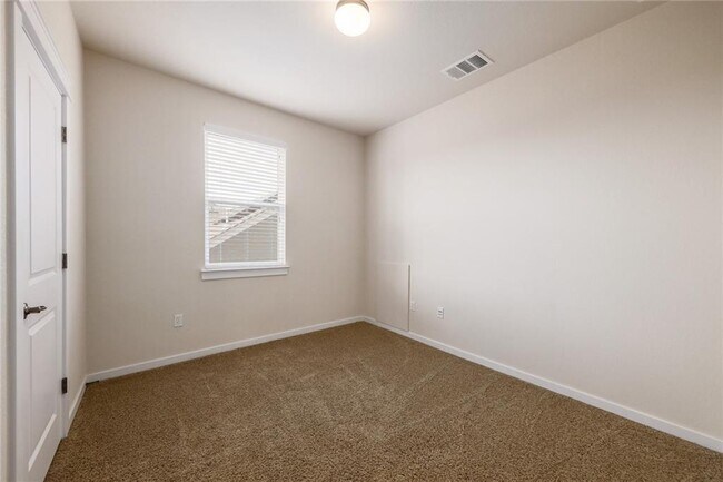 Building Photo - 1925 Littlefield St