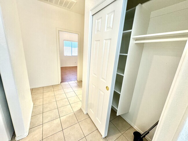 Building Photo - 44038 Granite Dr