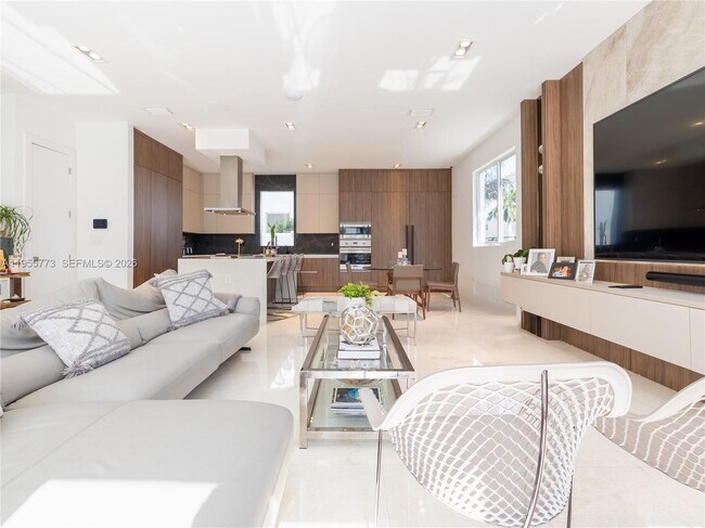 Building Photo - 7451 NW 103rd Ct