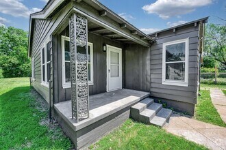 Building Photo - Newly remodeled 2 bedroom and 1 bathroom h...