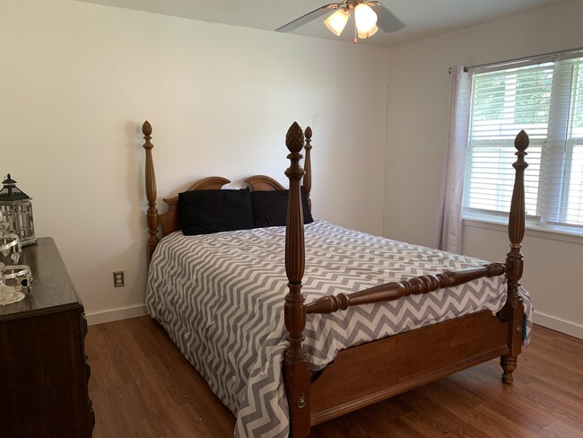 Building Photo - 106 5th St SW