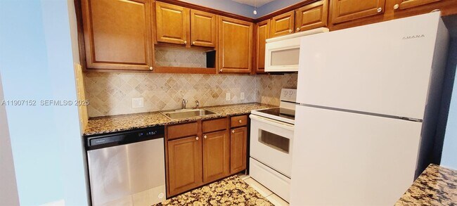 Building Photo - 534 Mansfield M