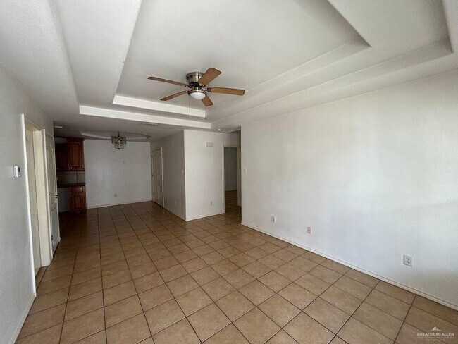 Building Photo - 13 E Coyote St