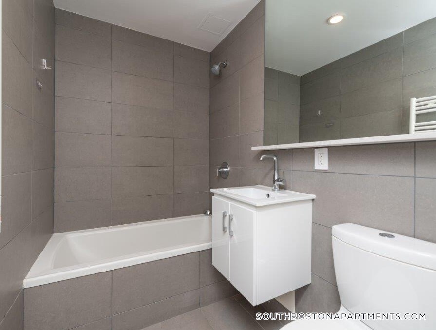 Building Photo - 1410 Columbia Rd