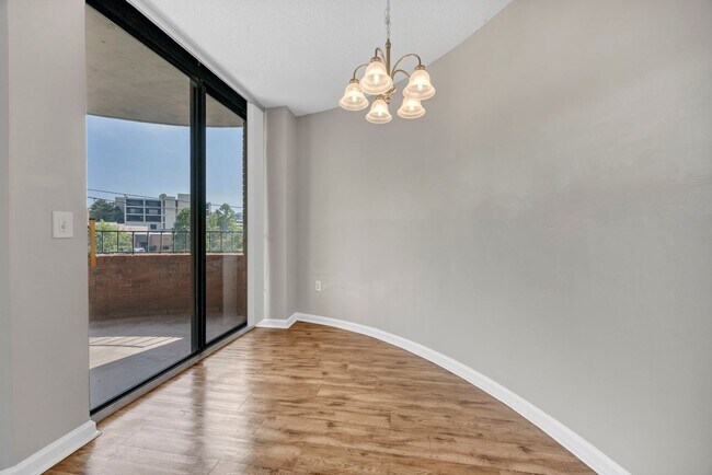 Building Photo - wh409