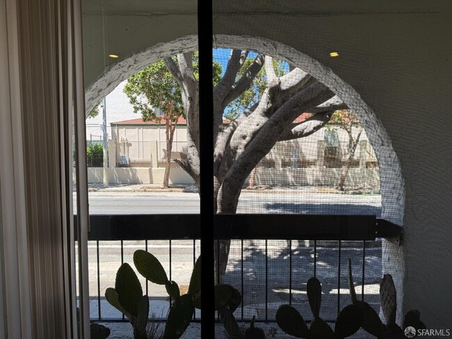 Building Photo - 407 Sanchez St