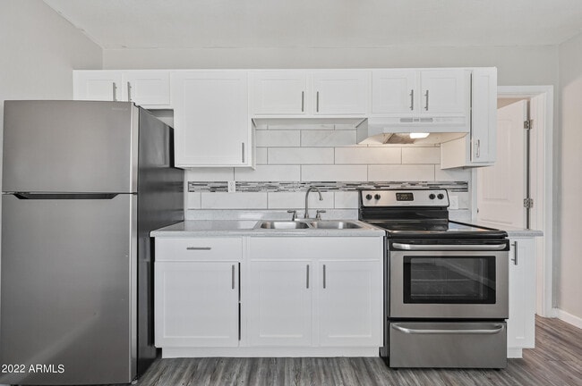 Building Photo - 1744 W Glendale Ave