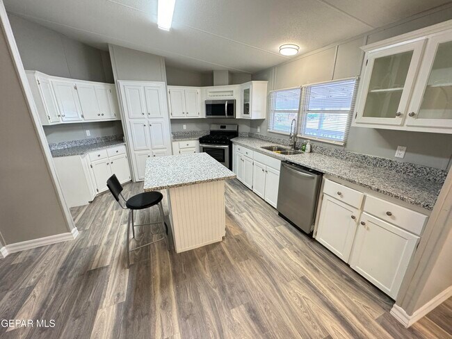 Building Photo - 241 Passmore Rd